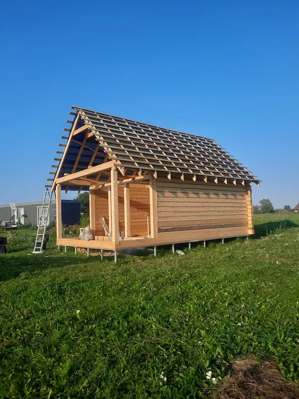 8000€ 6x4.8m+2m terase. Sienas, latojums un plēve. Bez jumta seguma. Norvēģu stūra savienojums.